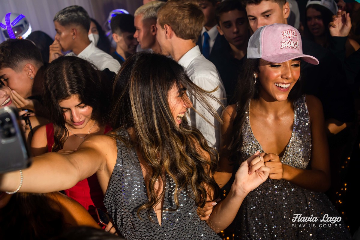 Fotografia de 15 anos no Rio de Janeiro RJ Flavia Lago Flavius XV Festa Spazio Itanhangá pista de dança com amigos e convidados show DJ Braga