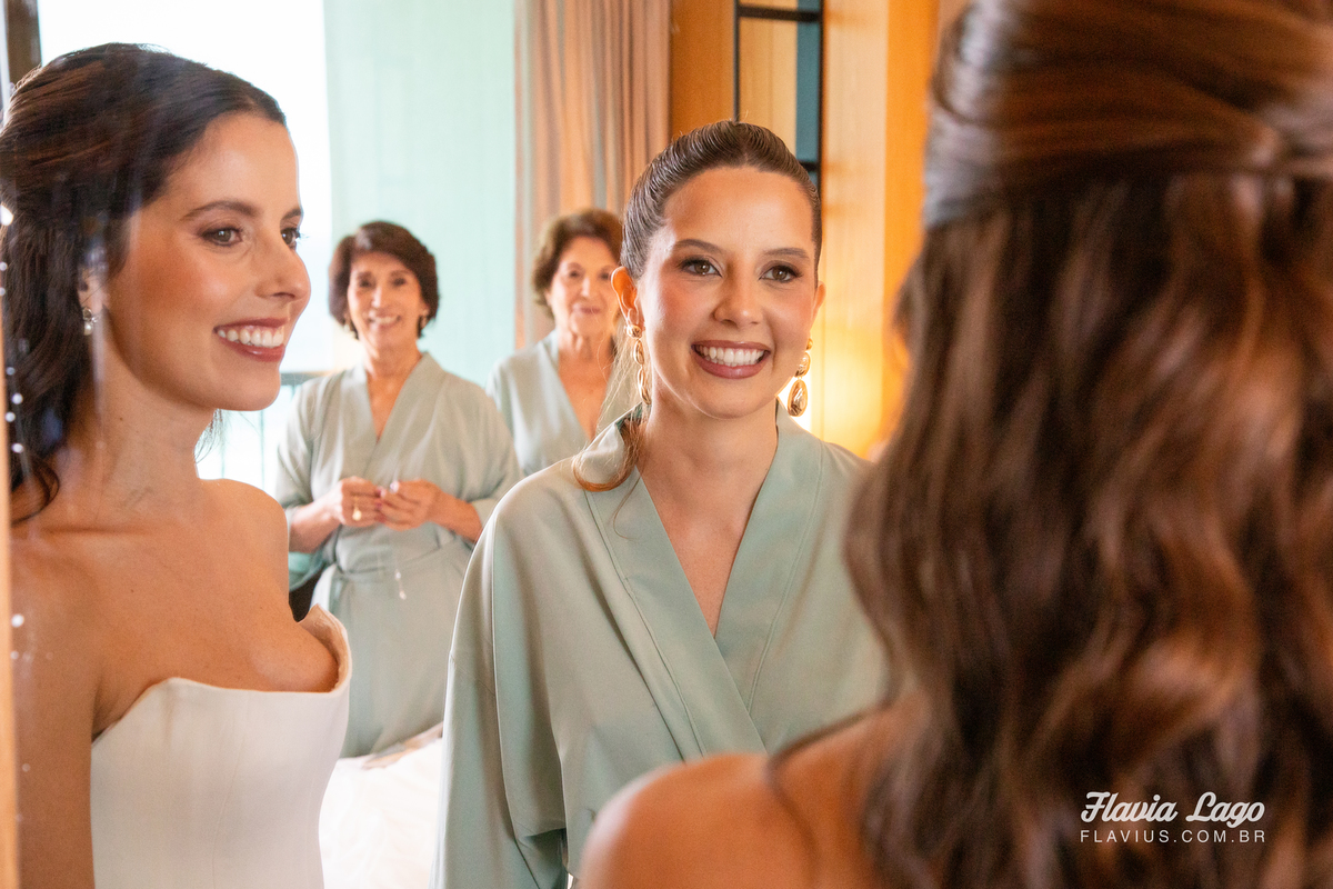 Fotografia de Casamento no Rio de Janeiro RJ Flavia Lago Flavius Making of Grand Hyatt noiva no espelho