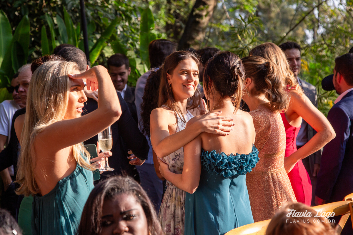 Fotografia de Casamento no Rio de Janeiro RJ Flavia Lago cerimônia de casamento convidados se cumprimentando