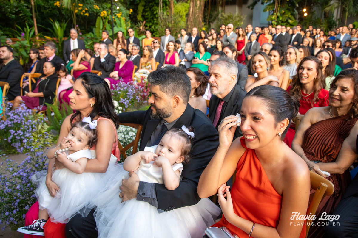 Fotografia de Casamento no Rio de Janeiro RJ Flavia Lago cerimônia de casamento convidados sentados
