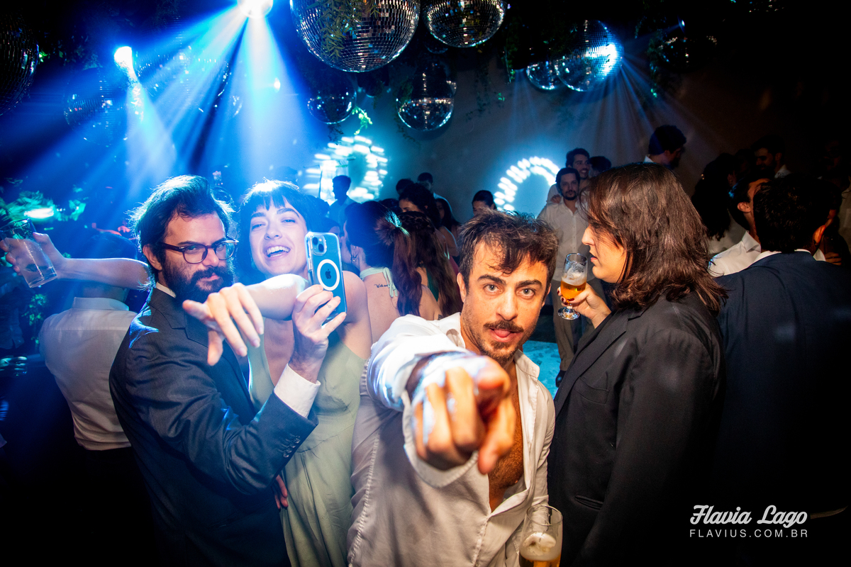 Fotografia de Casamento no Rio de Janeiro RJ Flavia Lago festa convidados descontraídos na pista