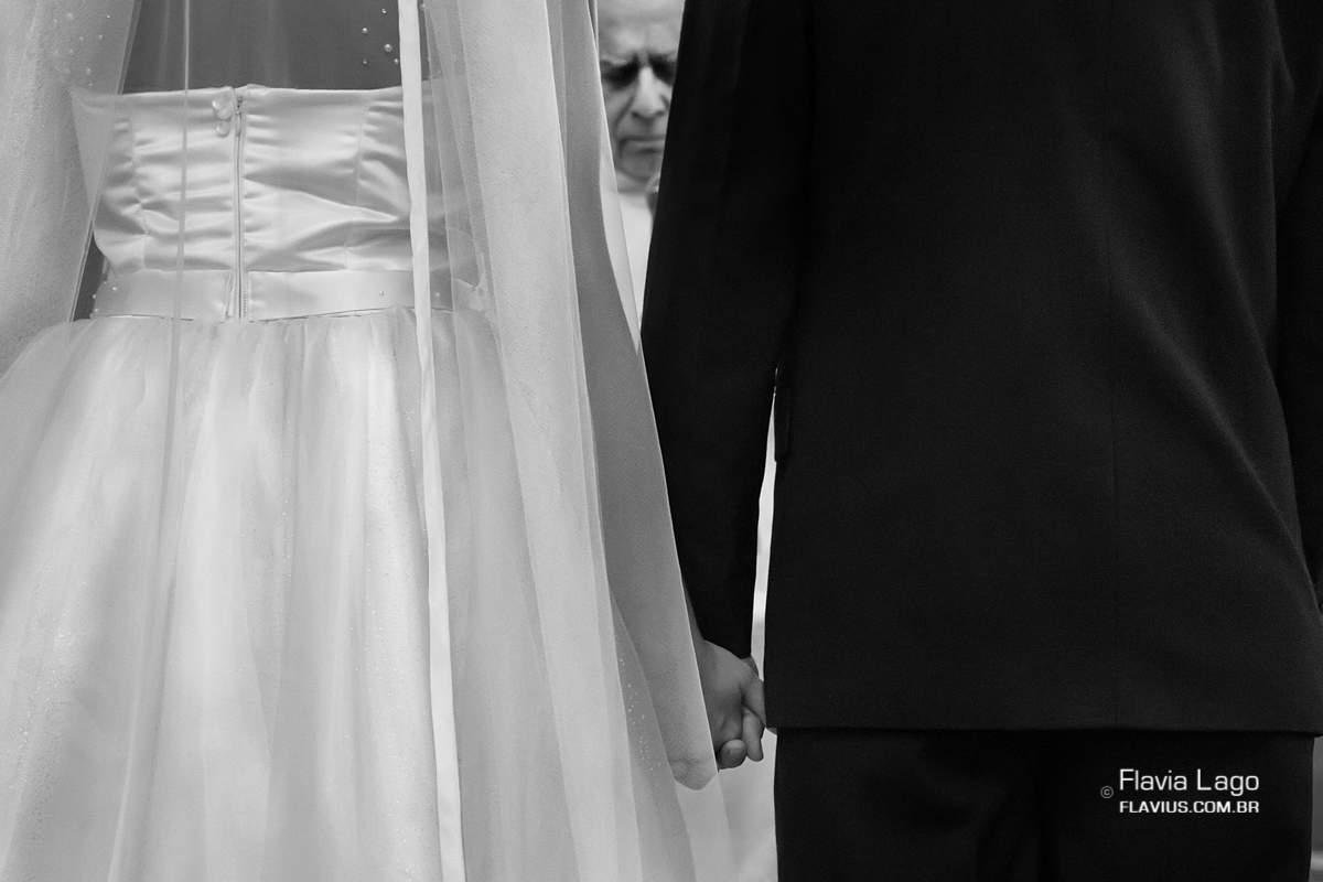 Fotografia de Casamento no Rio de Janeiro RJ Flavia Lago Flavius Cerimônia Igreja Noivos Altar