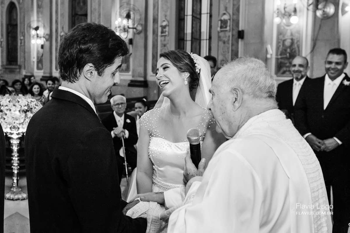 Fotografia de Casamento no Rio de Janeiro RJ Flavia Lago Flavius Cerimônia Igreja Noivos Altar