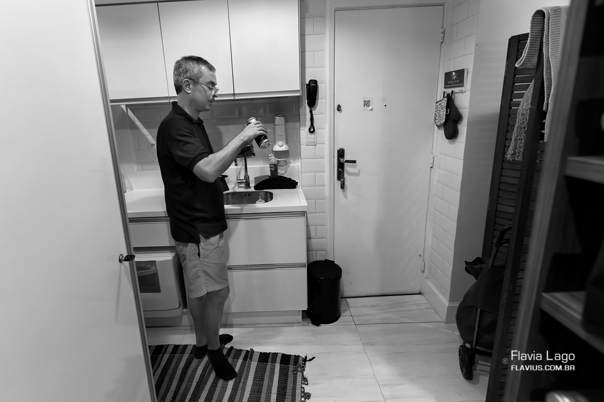 Fotografia de Casamento no Rio de Janeiro RJ Flavia Lago Flavius Making Of noivo Cerveja Gravata Homens 