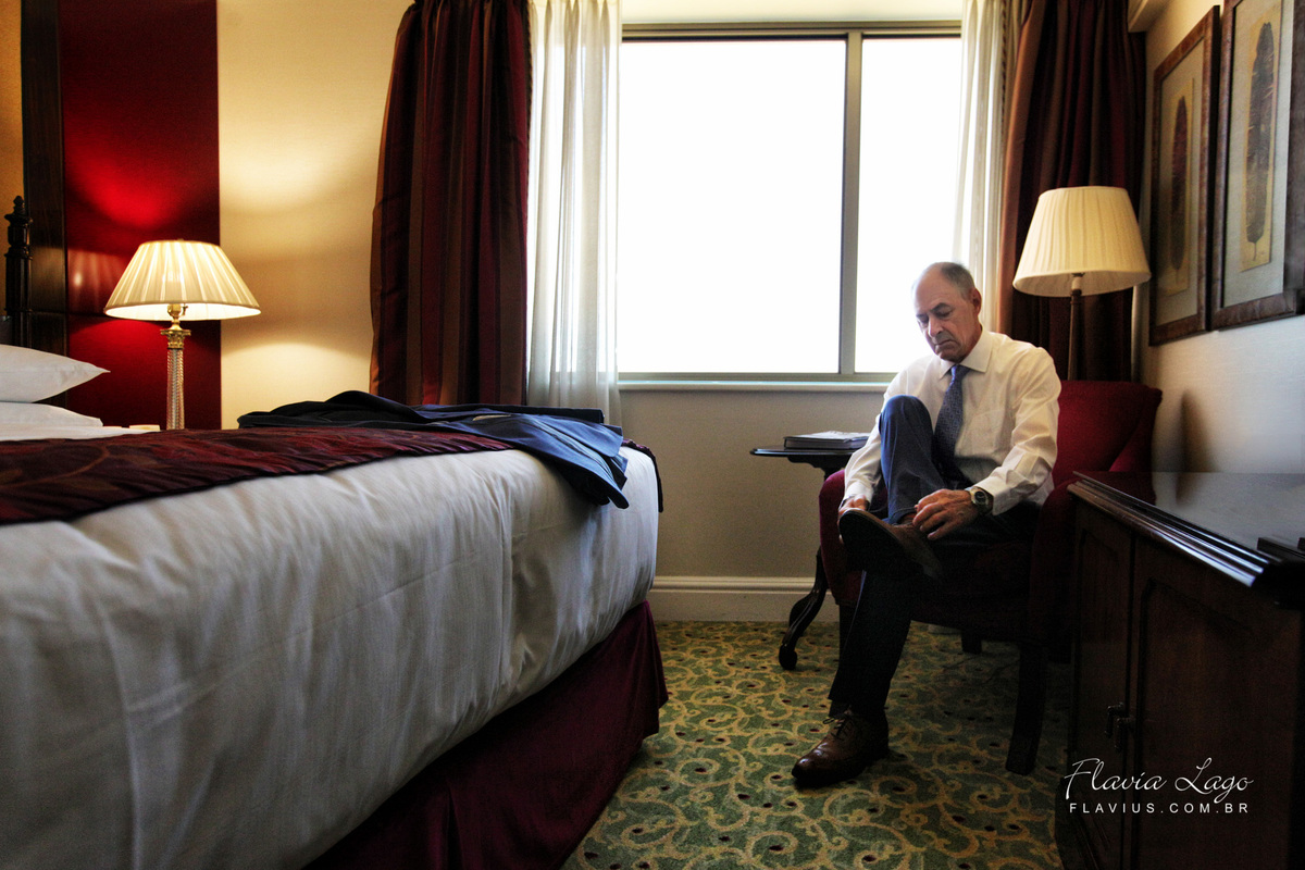 Fotografia de Casamento no Rio de Janeiro RJ Flavia Lago Flavius JW Marriott Making Of Noivo Copacabana Terno