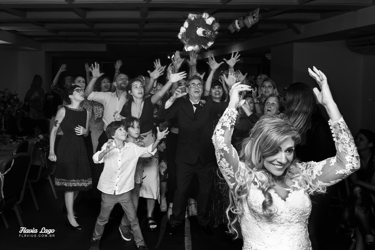 Fotografia de Casamento no Rio de Janeiro RJ Flavia Lago Flavius festa pista bouquet
