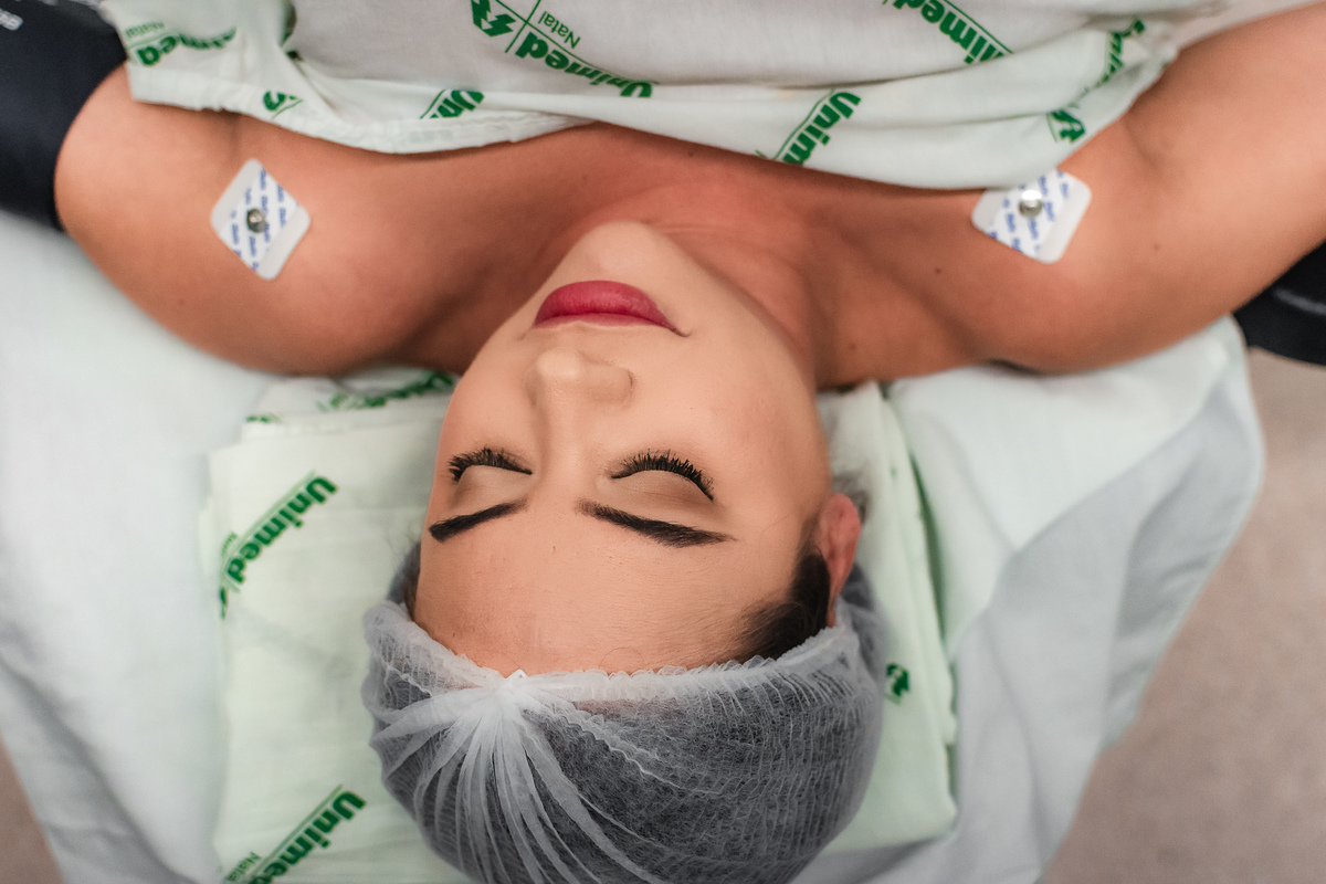 foto de parto em natal rn - mãe tranquila  antes da cirurgia