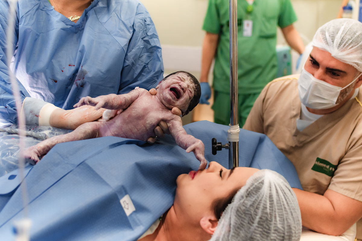 foto de parto em natal rn - o primeiro toque