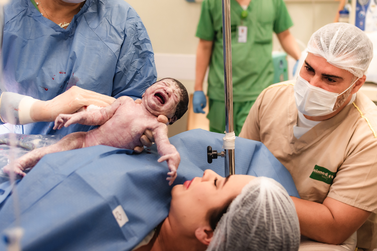 foto de parto em natal rn - o primeiro toque
