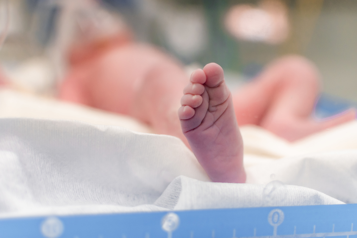 foto de parto em natal rn - detalhes do bebê