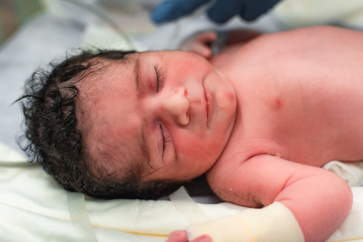 foto de parto em natal rn - detalhes do bebê