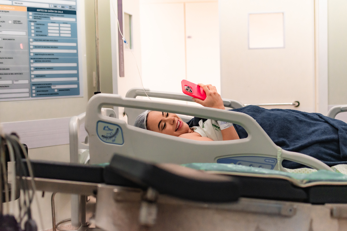 foto de parto em natal rn - a ansiedade da mãe para ter o bebê no colo