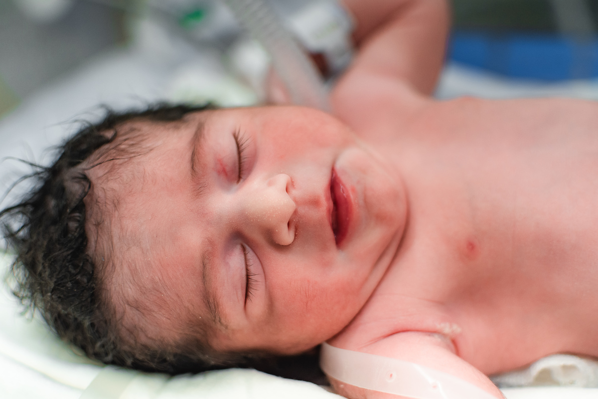 foto de parto em natal rn - detalhes do bebê