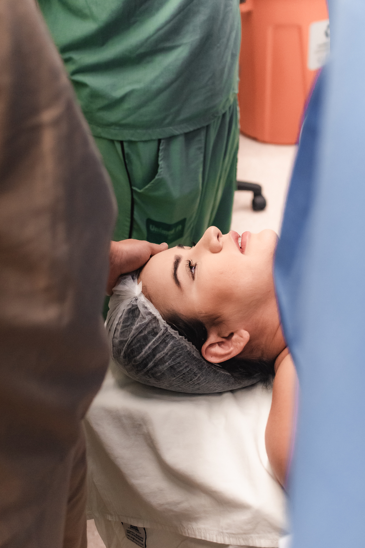 foto de parto em natal rn - mãe preparada para receber sua filha