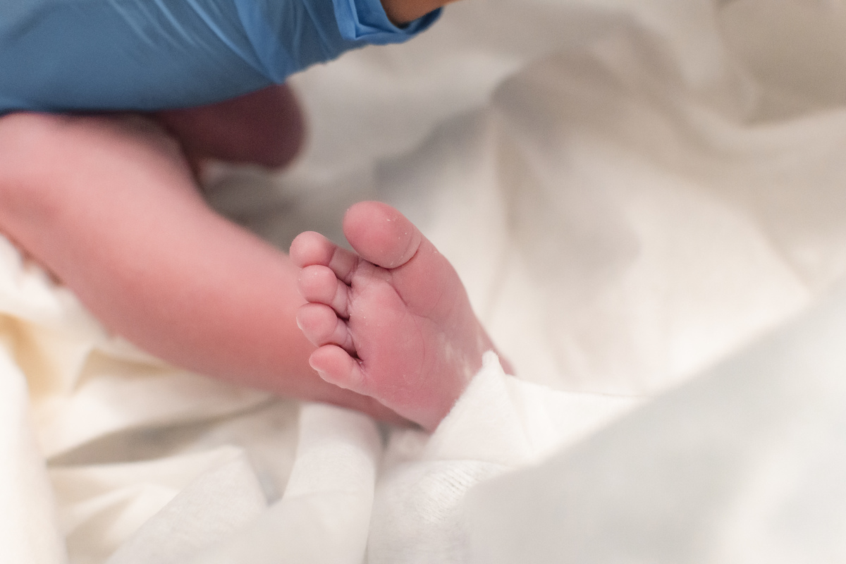 foto de parto em natal rn - detalhes do bebê