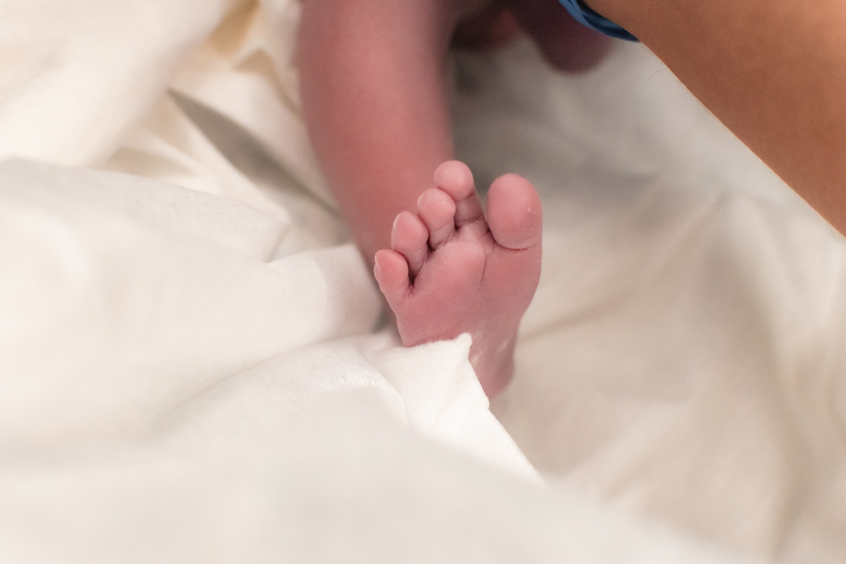 foto de parto em natal rn - detalhes do bebê