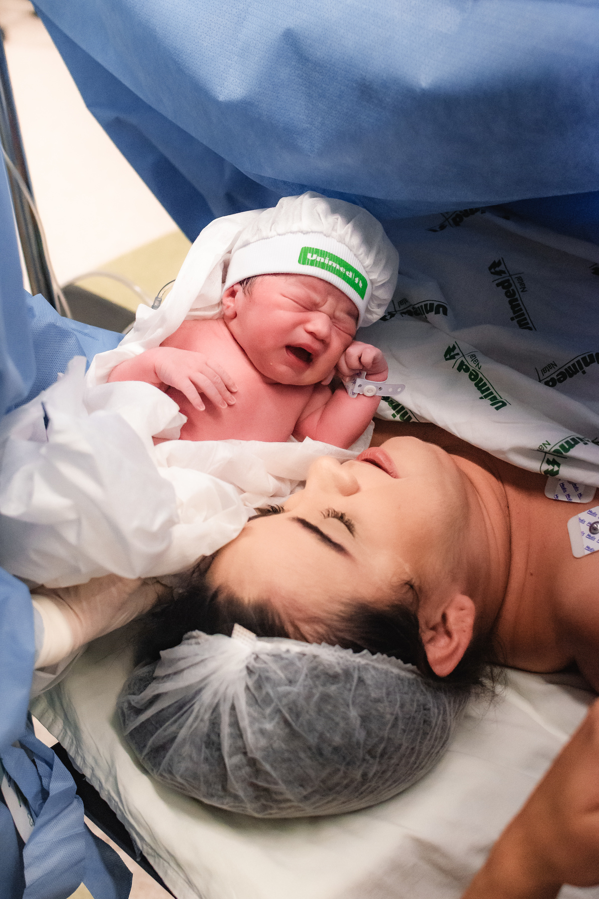 foto de parto em natal rn - colo da mãe