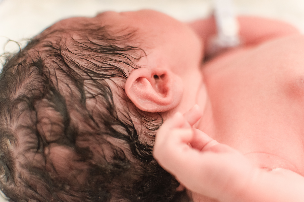 foto de parto em natal rn - detalhes do bebê
