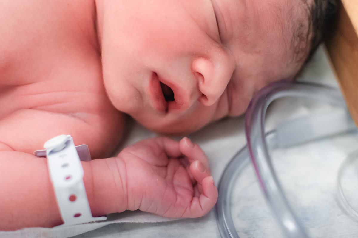 foto de parto em natal rn - detalhes do bebê