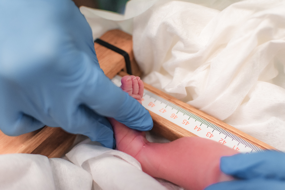 foto de parto em natal rn - detalhes do bebê