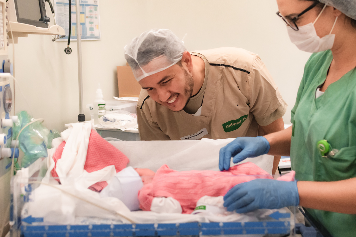 foto de parto em natal rn - pai atencioso