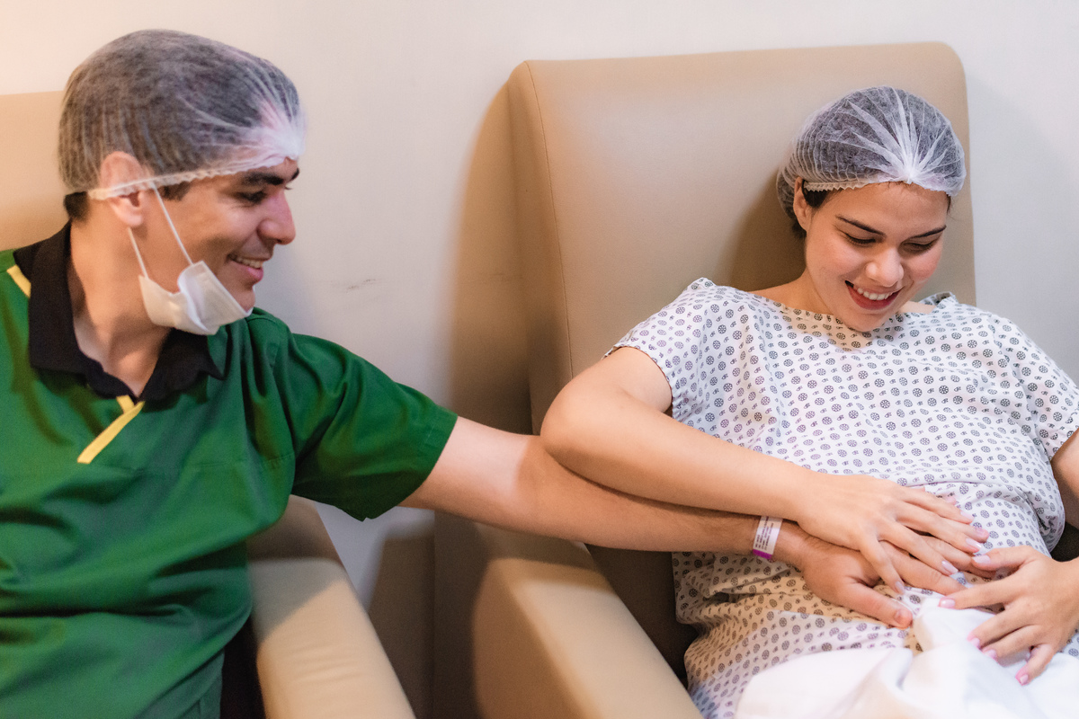 foto de parto por andré pontes -  carinho e companheirismo