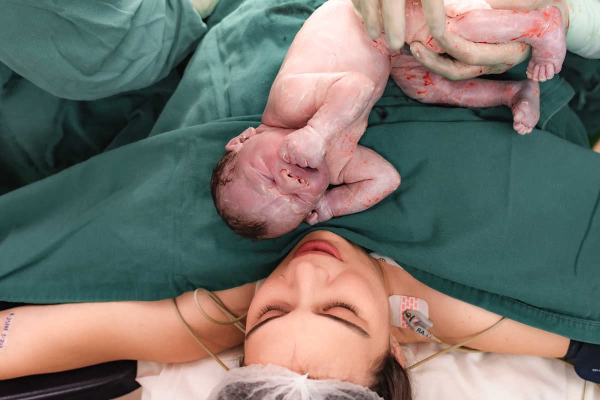 foto de parto por andré pontes - o primeiro beijo d amãe