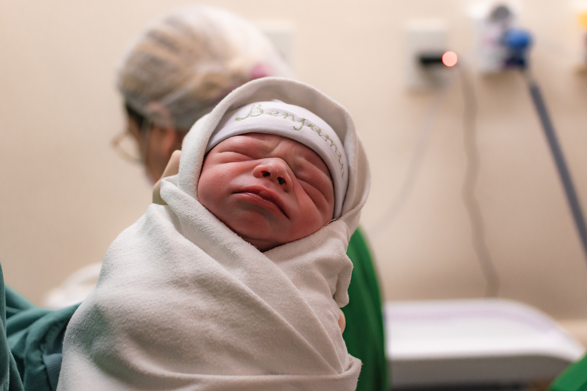 foto de parto por andré pontes - o bebê recém nascido