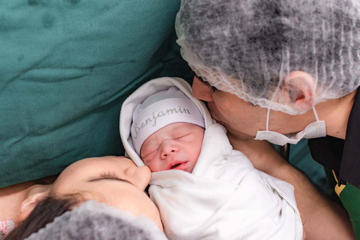 foto de parto por andré pontes - - beijo em família