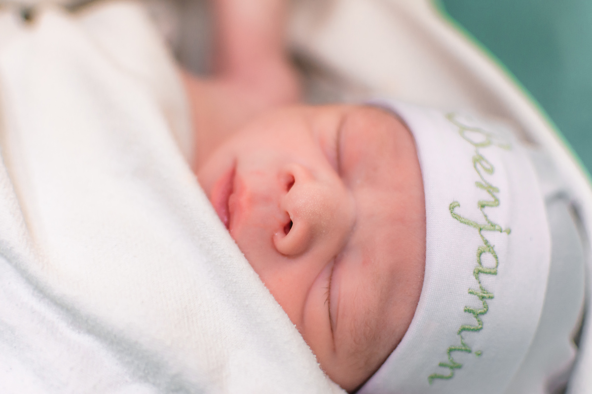 foto de parto por andré pontes - detalhes do bebê