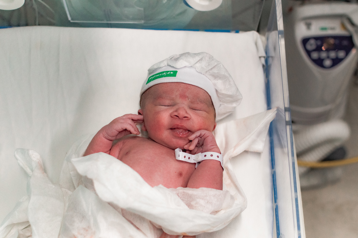 foto de parto em Natal por André Pontes - bebê recém nascido