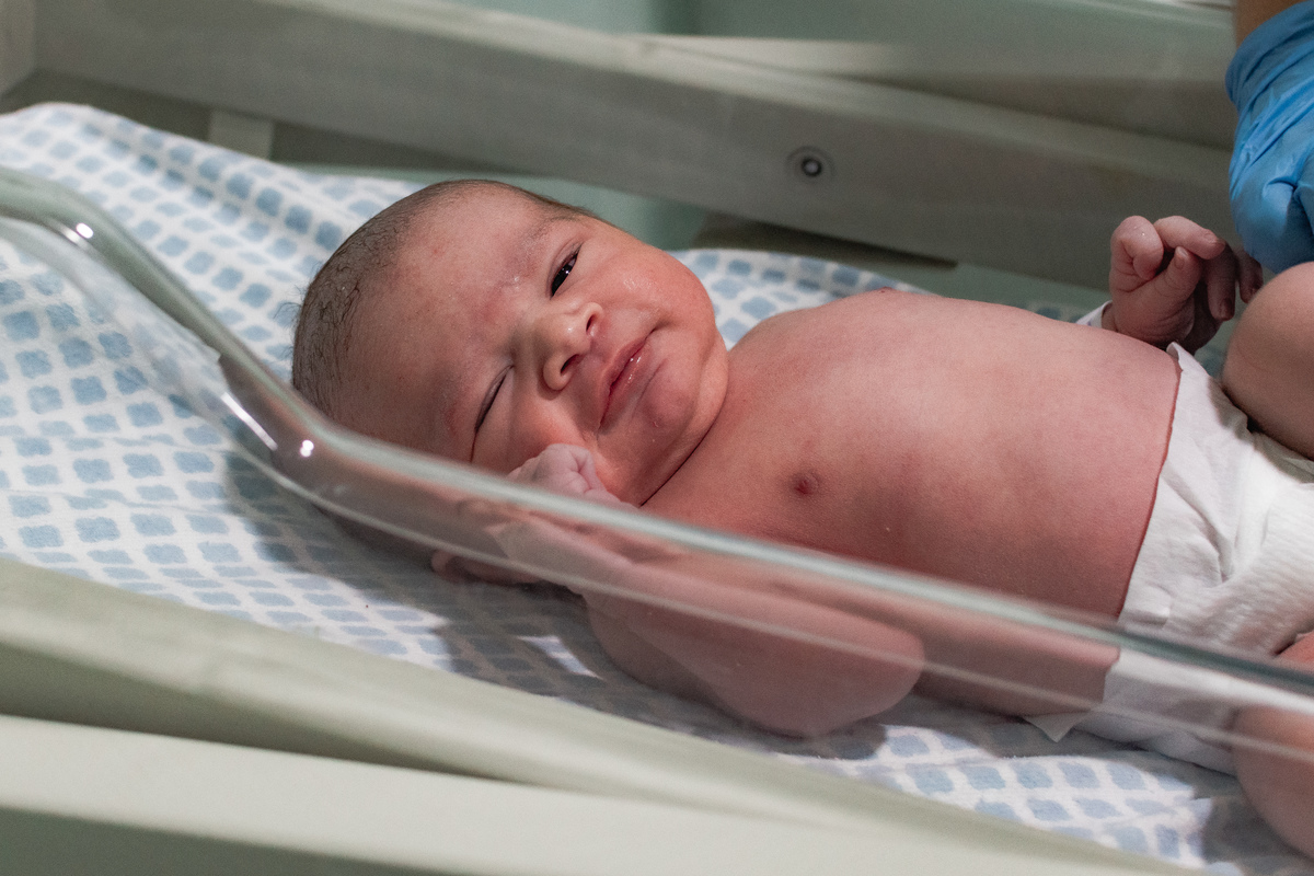 foto de parto em Natal por André Pontes - bebê recém nascido