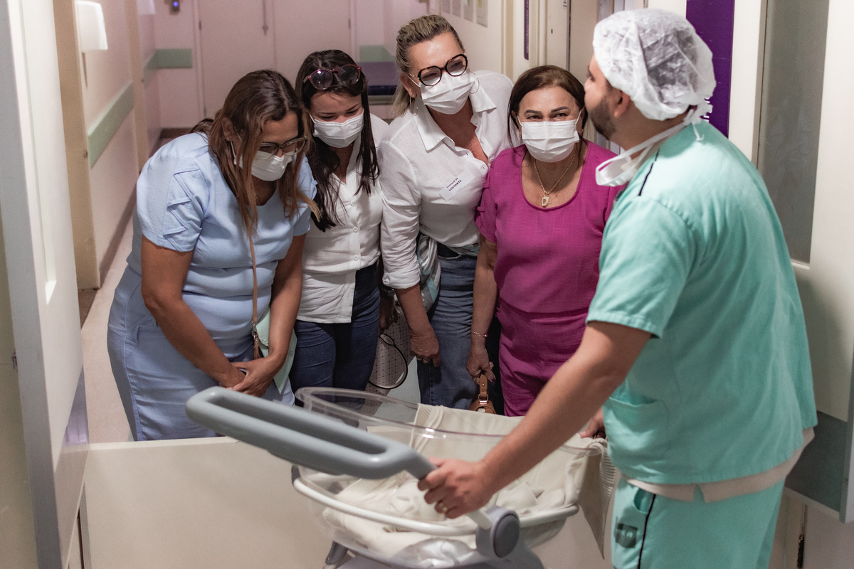 foto de parto em Natal por André Pontes - primeiro encontro com a família