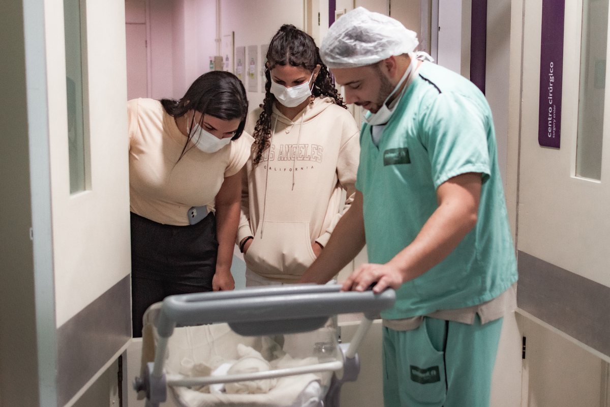 foto de parto em Natal por André Pontes - primeiro encontro com a família