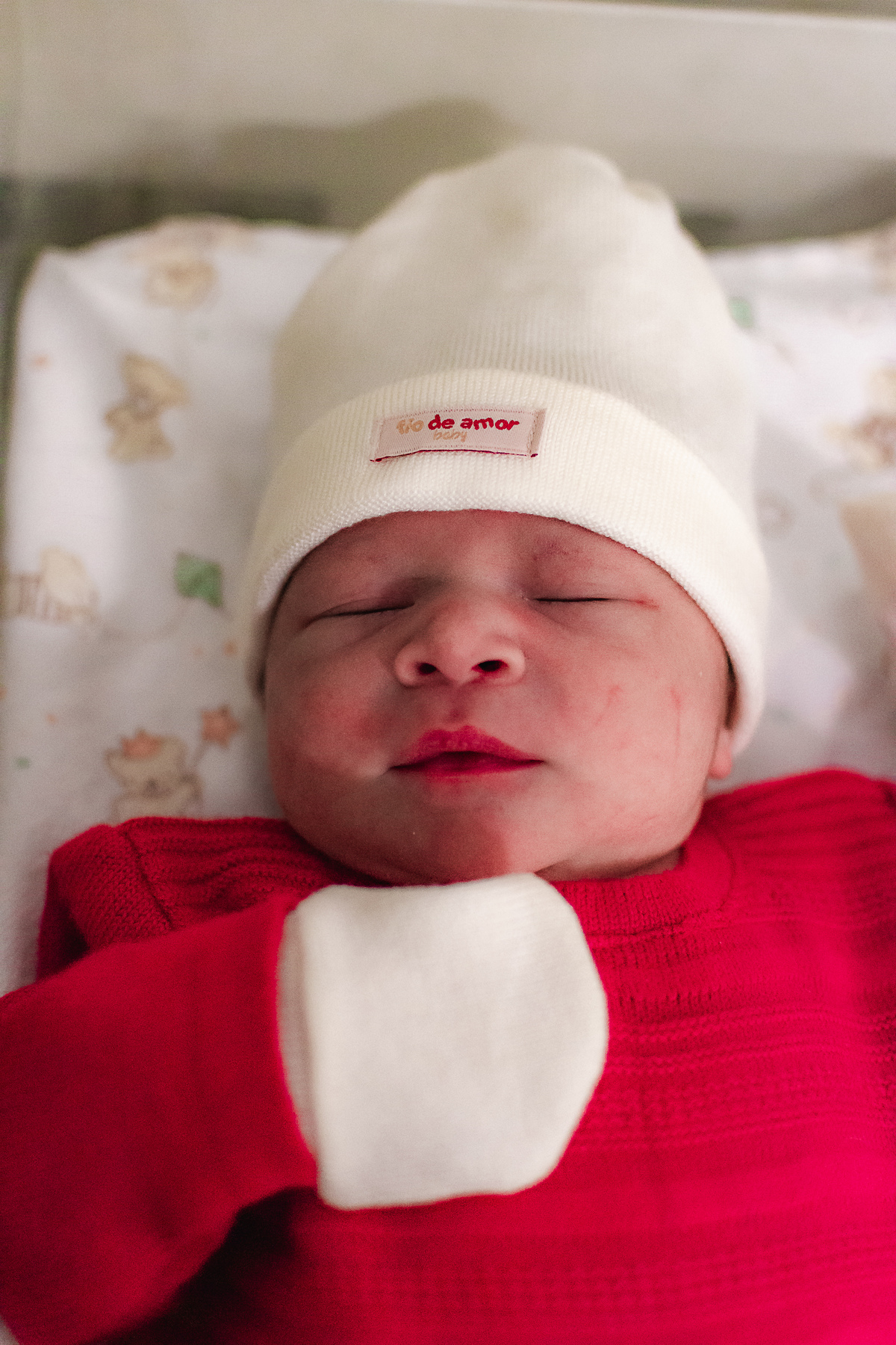 fotografia de parto pelo fotografo de parto andré pontes - detalhes do bebê