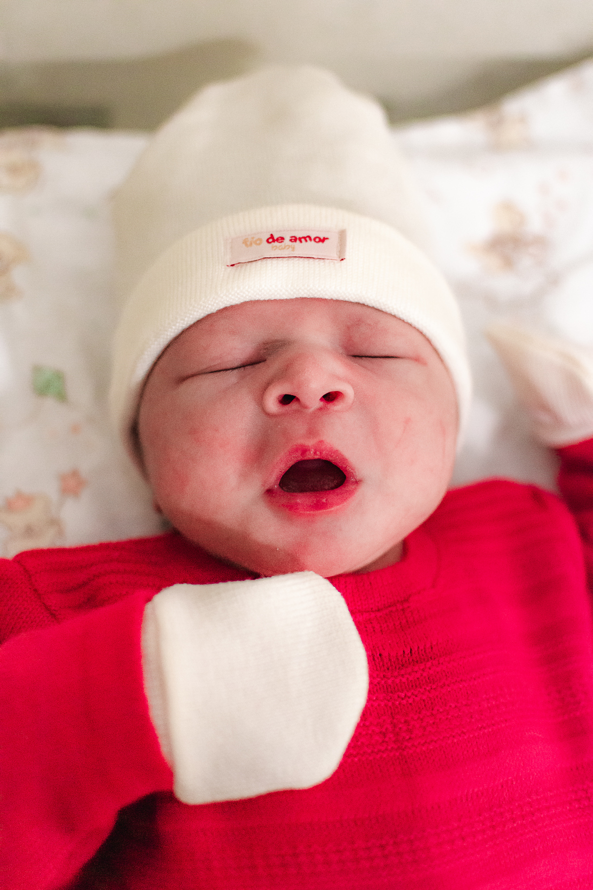 fotografia de parto pelo fotografo de parto andré pontes - detalhes do bebê