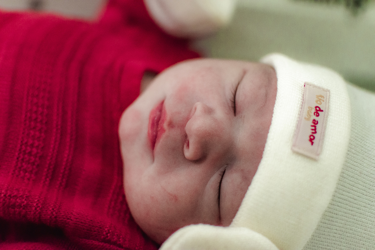 fotografia de parto pelo fotografo de parto andré pontes - detalhes do bebê