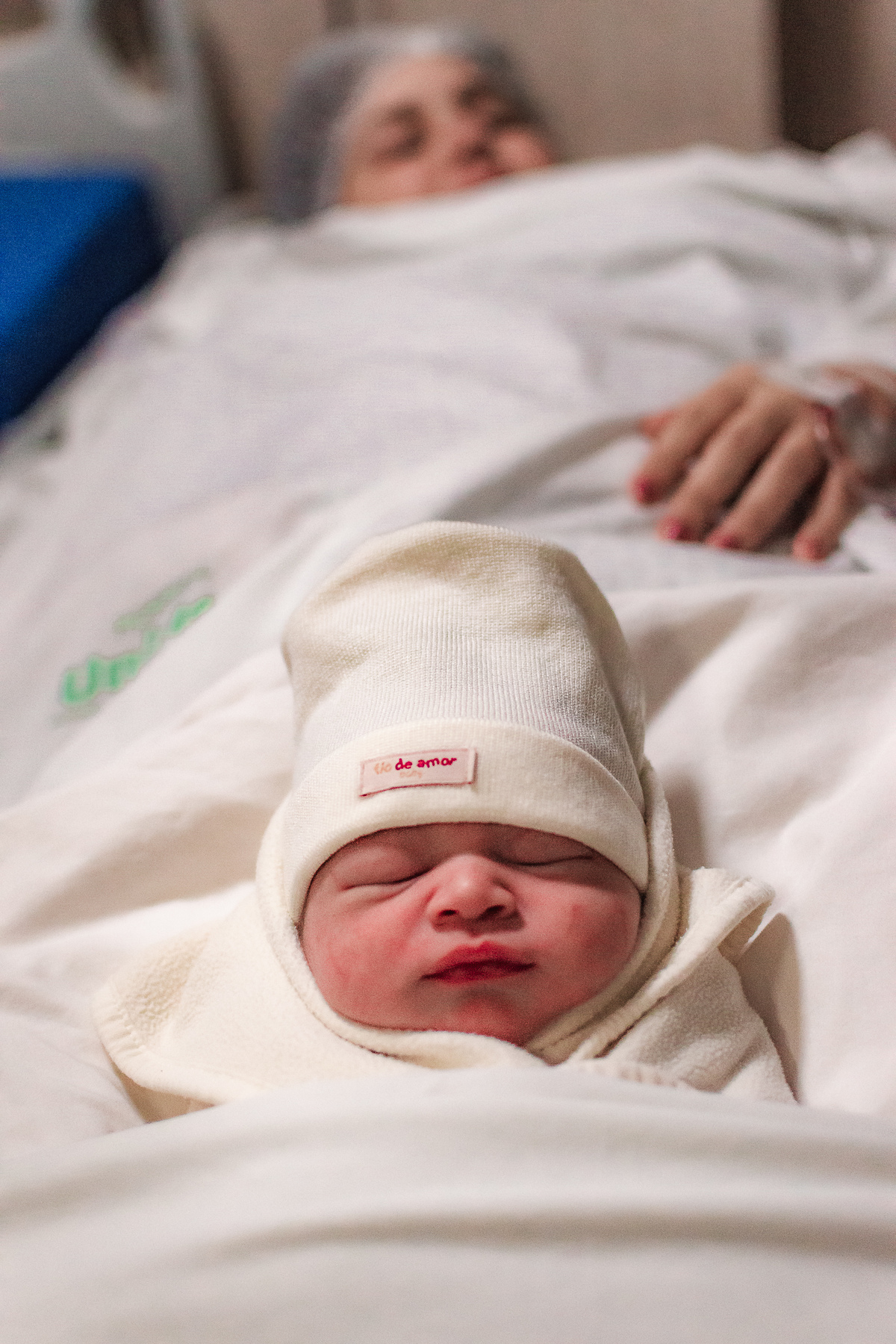 fotografia de parto pelo fotografo de parto andré pontes - detalhes do bebê