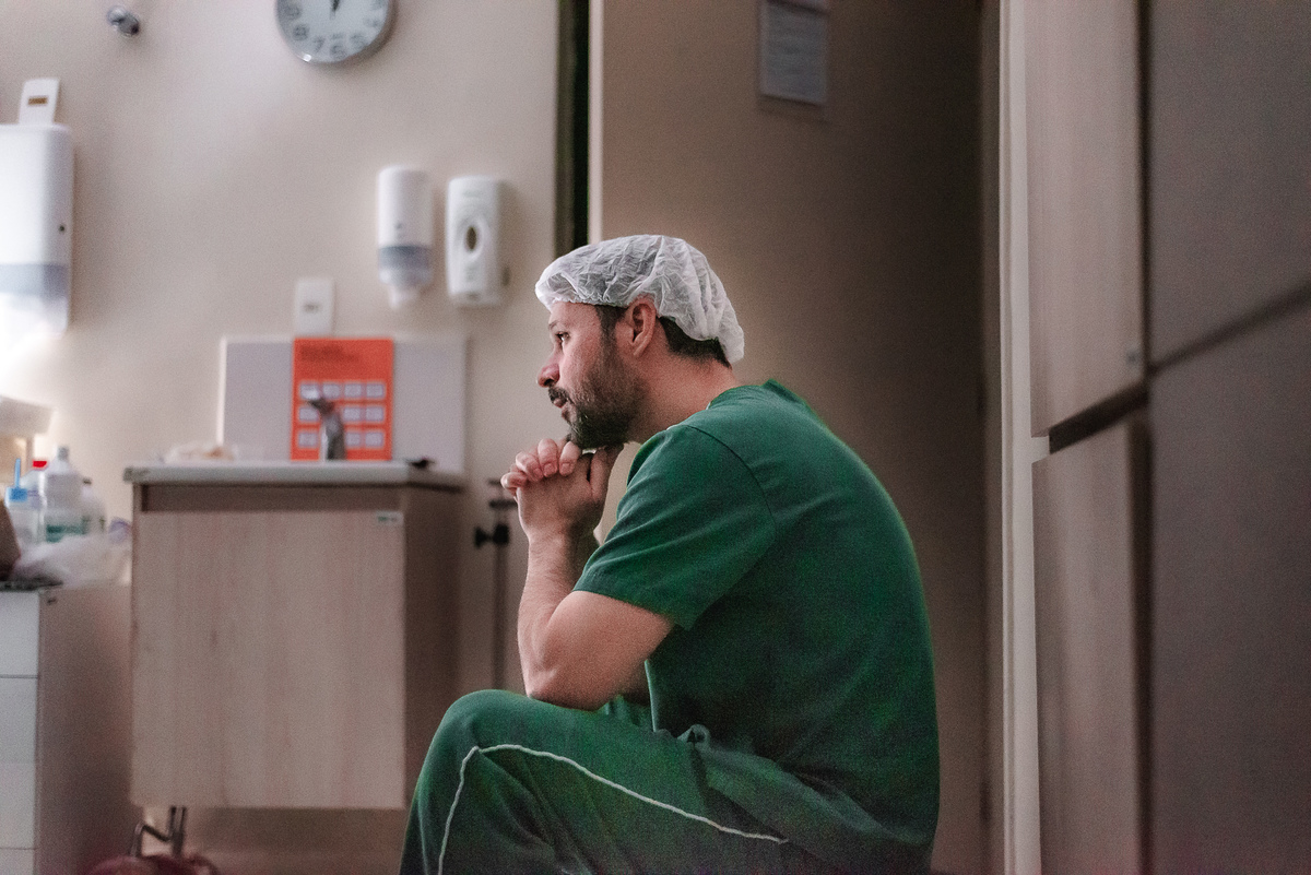 fotografia de parto pelo fotografo de parto andré pontes - pai atento