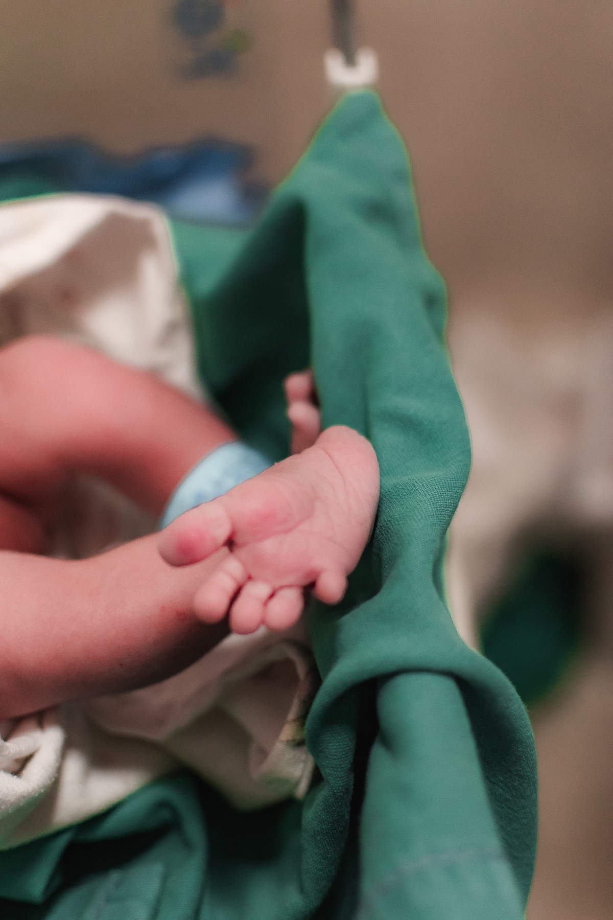 fotografia de parto pelo fotografo de parto andré pontes - detalhes do bebê