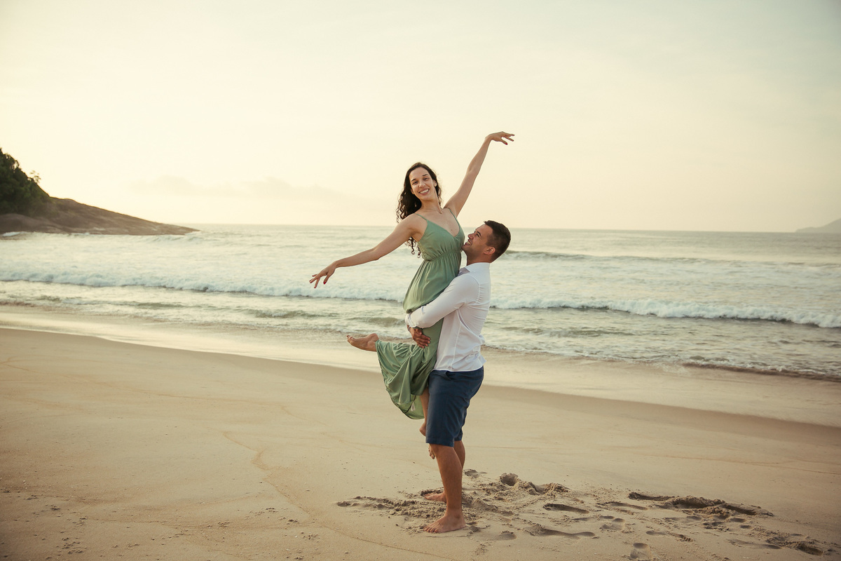 Pre wedding na praia da Jureia, Ensaio de casal, sessão de fotos de casal na praia, casamento na praia, pré casamento, Photolima Fotografia, fotografo de Mogi das Cruzes, fotografo de barra do una