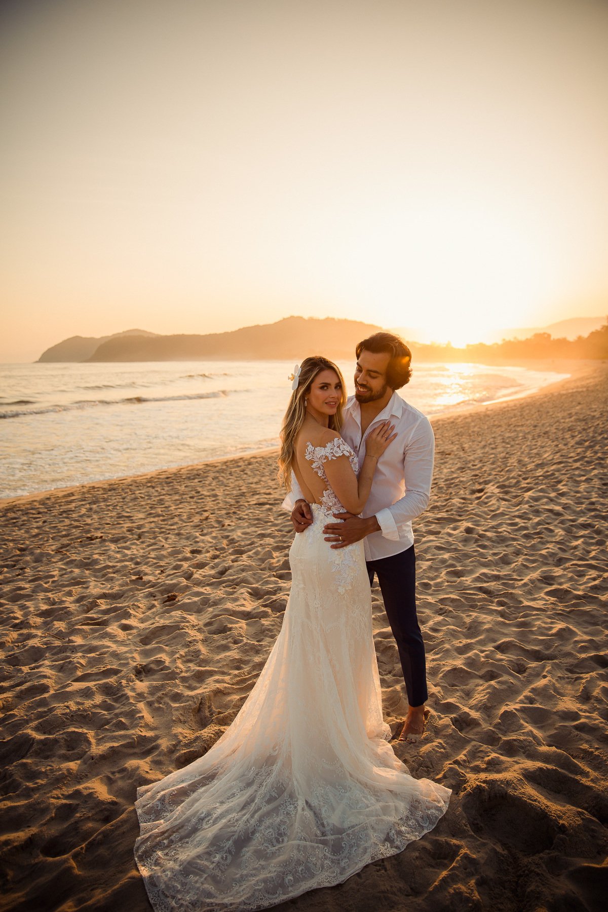 Trash the Dress na praia, ensaio de casal, pós casamento, fotos de casal, casamento na praia, barbearia vilas, Photolima Fotografia, fotografo de casamento em mogi das cruzes, melhores fotografos de casamento, ideia de fotos de casal na praia