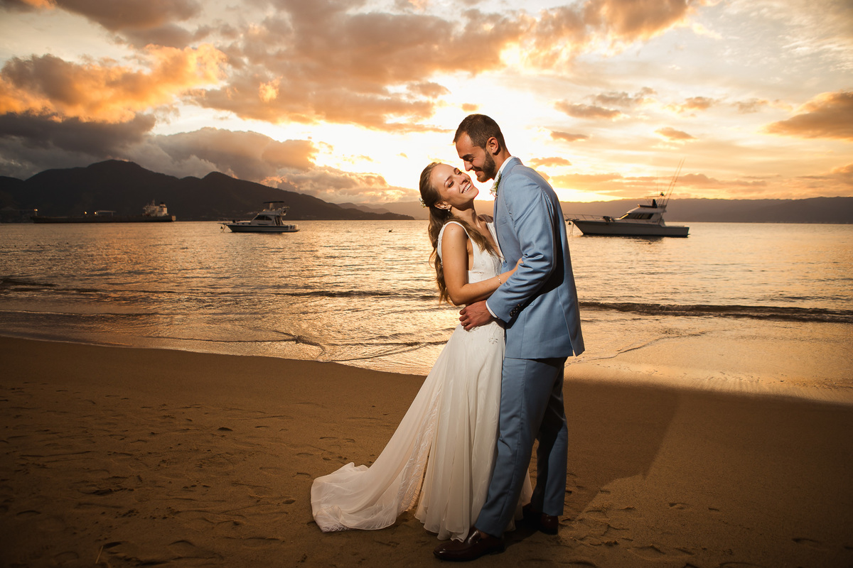Photolima Fotografia, Casamento Vila Salga ilhabela, fotografo de casamento em ilhabela, fotos de casamento ilhabela, espaço para casamento ilhabela, decoração de casamento, vestido de noiva, bride 