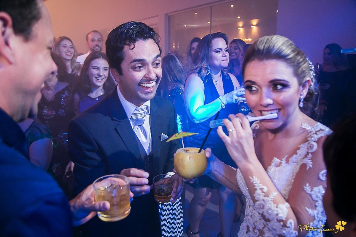 Photolima fotografos de casamento de mogi das cruzes, casamento de daniele larrubia e Daniel Grisaro dentista, mogi das cruzes, fotos de emoções, momento feliz, casal sorrindo, festa de casamento, banda neo, noivos sorrindo