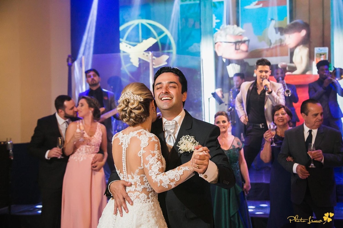 Photolima fotografos de casamento de mogi das cruzes, casamento de daniele larrubia e Daniel Grisaro dentista, fotos de cerimonia na igreja sagrado coração de jesus em mogi das cruzes, fotos de emoções, momento feliz, casal sorrindo, casamento catolico