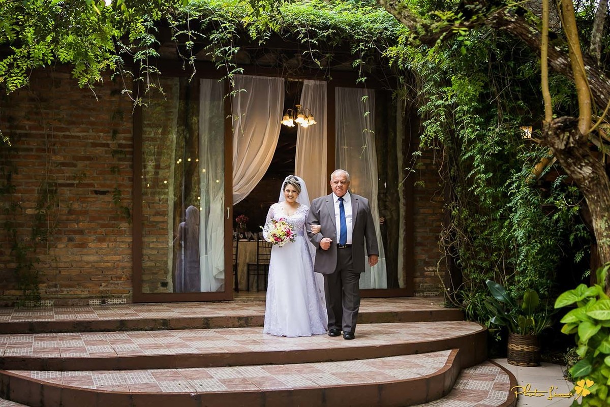 Casarão La Villla, Photolima fotografos de casamento de Mogi das Cruzes, Rodrigo Bittencourt Fotografo, Sergio Lima Fotografo, cerimonia, lapis de noiva, zankyou, blog de casamento, Noiva e o pai, entrada da noiva