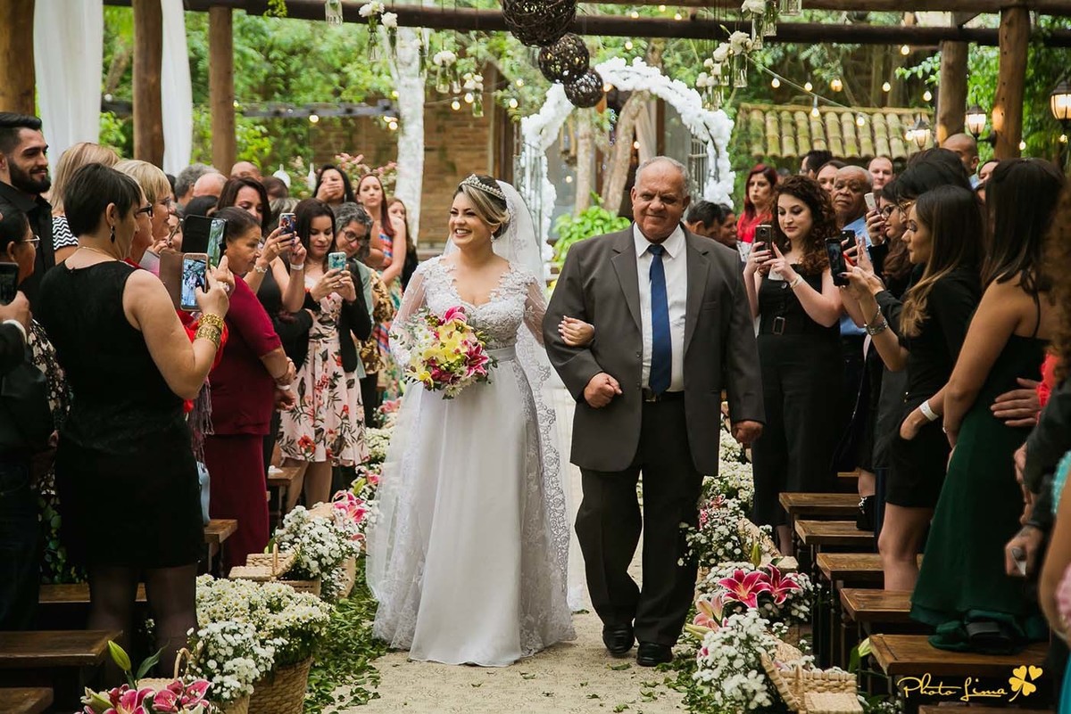 Casarão La Villla, Photolima fotografos de casamento de Mogi das Cruzes, Rodrigo Bittencourt Fotografo, Sergio Lima Fotografo, cerimonia, lapis de noiva, zankyou, blog de casamento, Noiva e o pai, entrada da noiva
