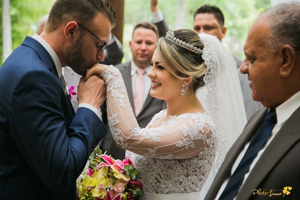 Casarão La Villla, Photolima fotografos de casamento de Mogi das Cruzes, Rodrigo Bittencourt Fotografo, Sergio Lima Fotografo, cerimonia, lapis de noiva, zankyou, blog de casamento, Noiva e o pai, entrada da noiva, noiva e o noivo, olhar dos noivos, beijo