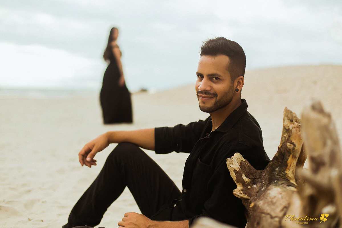 Fotos de casal na praia, pré wedding, pré casamento, photolima fotografia, fotografos de mogi das cruzes, foto de casal de preto na praia, casal de preto na areia da praia, ensaio de casal em barra do una, casal rock n roll na praia