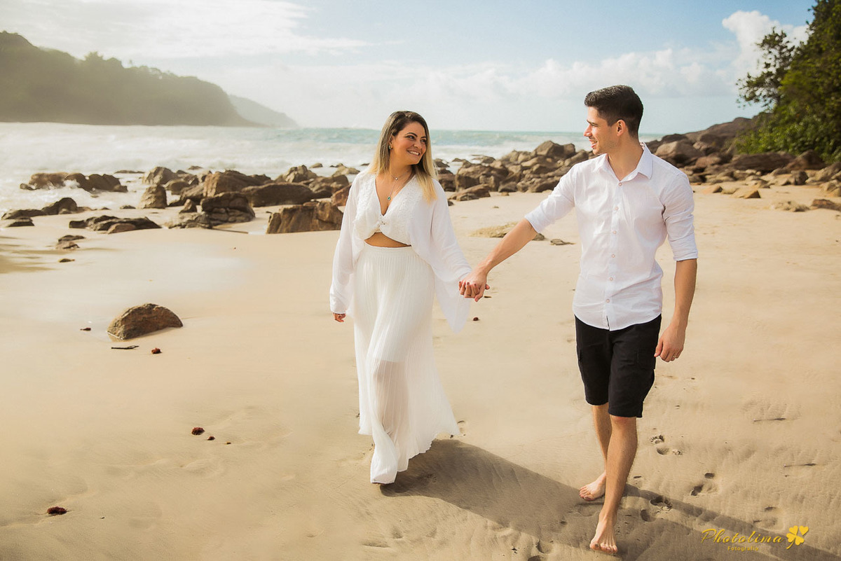 ensaio na praia de camburizinho, fotos de ensaio feminino, pedido de casamento surpresa na praia, ensaio de pré wedding na praia de camburizinho, Pré casamento, pedido de noivado, Ensaio de Noivado na praia, fotos de noivado na praia